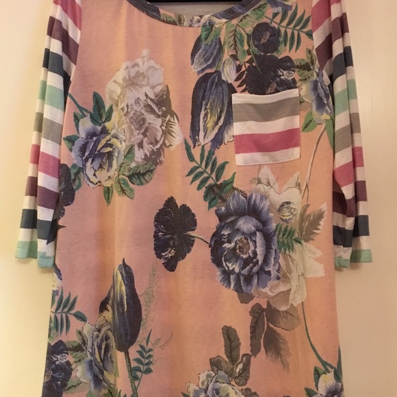 Simply Obsessed 1X Top NWOT floral/striped - Picture 2 of 3
